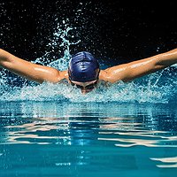 Remullada nocturna a les piscines municipals